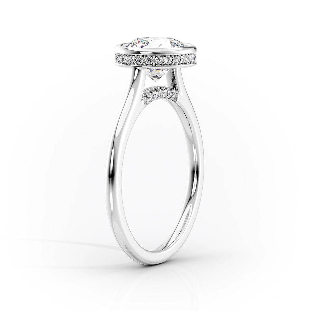 oval Halo Diamond Engagement Ring in 18K Yellow Gold