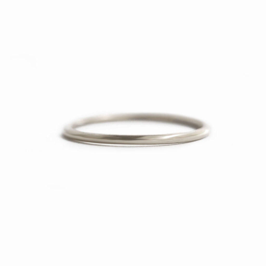 Classic 1.5mm Plain Band Ring VENFORA